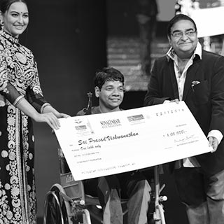 Sonakshi Sinha, Bollywood actress and Dr. Mukesh Batra, Founder & Chairman - Dr Batra's®
    presenting the Dr Batra's® Positive Health Award 2016 to Sai Prasad