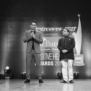 Mahendra Singh Dhoni, Indian cricketer, sharing a few words alongside Dr. Mukesh Batra, Founder & Chairman - Dr Batra's®