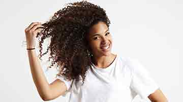 Embracing The Frizz Curly Hair Tips In Summer