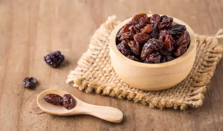 Can raisins treat acne?