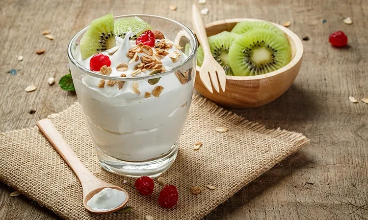 Beat thyroid blues with fruity yogurt