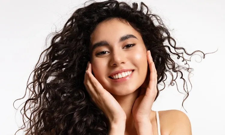 Embracing the Frizz: Curly Hair Tips in Summer